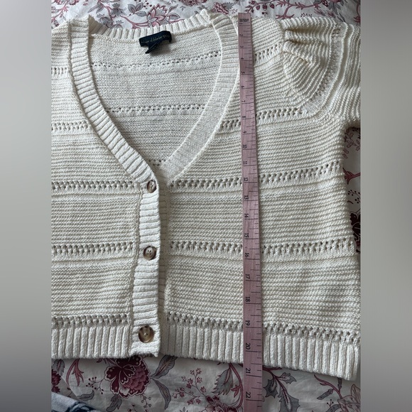 House of Harlow Knit Balloon Sleeve Crochet Button Cropped Cardigan Cream - Picture 7 of 9